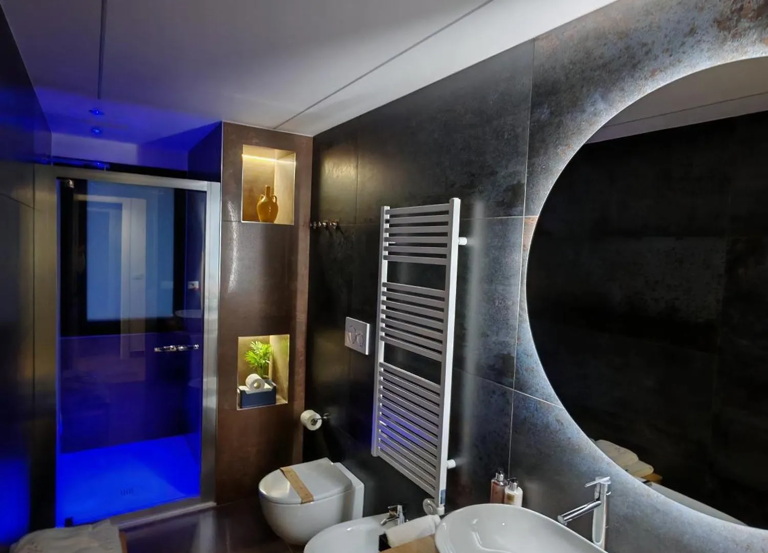 Effe4 Lovely Room Bari 0*,  Italia